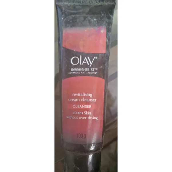 Olay Revitalising Cream Cleanser in 100 g retail packaging